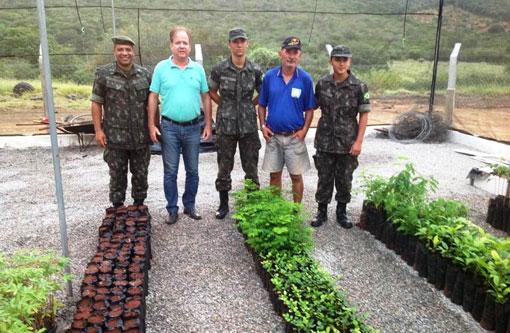 Atiradores do Tiro de Guerra participaram da inauguração do viveiro municipal de Brumado