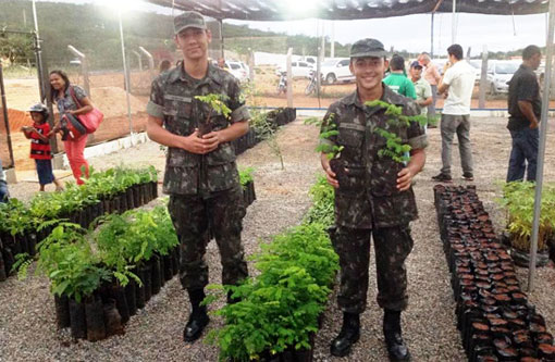 Atiradores do Tiro de Guerra participaram da inauguração do viveiro municipal de Brumado