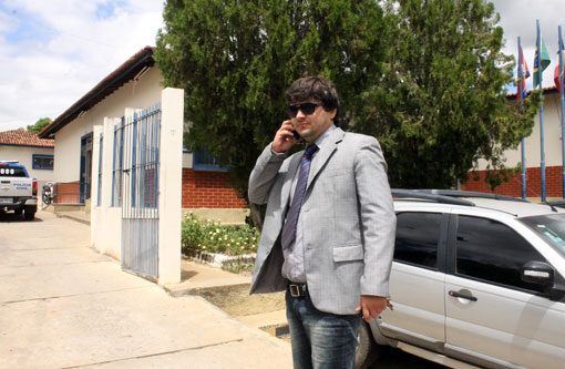 Brumado: Suspeito de ser assaltante de banco se entrega à polícia acompanhado de advogado