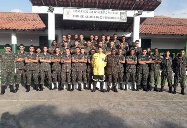 Coordenador de Educação no Trânsito de Brumado ministrou palestra no Tiro de Guerra com o tema 'Nós somos o trânsito'