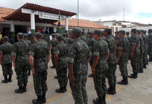 Brumado: Tiro de Guerra 06/024  comemorou o Dia do Soldado; Subtenente Paulo Souza foi condecorado com  Medalha ao Mérito