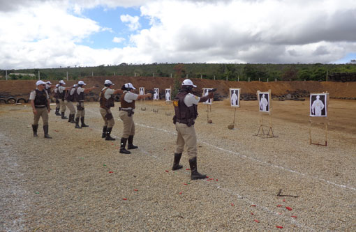 Policiais rodoviários participaram de instrução em manutenção de armamento e tiro de combate