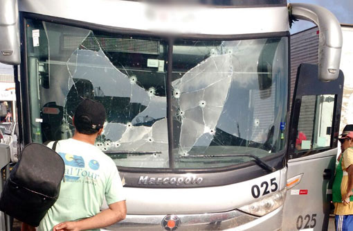 Bandidos atiram contra ônibus de empresa de Turismo brumadense durante viagem