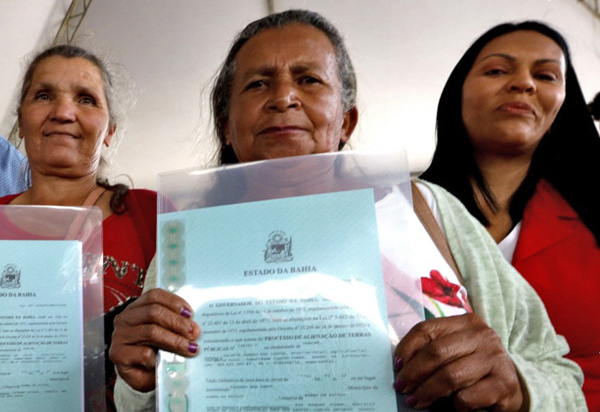 83 títulos de terra são entregues a agricultores familiares  no município de Barra da Estiva  