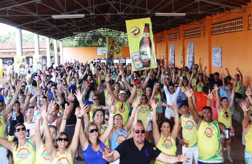 Fotos: Tô Travado agitou a segunda de Carnaval em Brumado