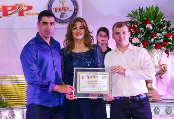 Todo Estilo Malharia recebe prêmio Destaque do Ano