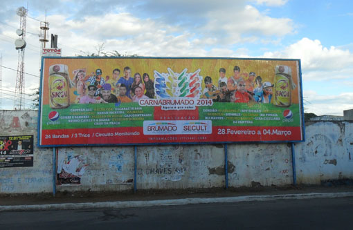 Brumado: Totõe outdoor faz divulgação do CarnaBrumado