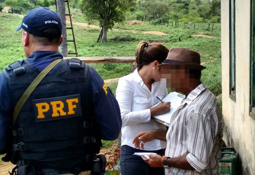 Operação resgata 19 pessoas mantidas como escravos em fazenda no sudoeste da Bahia