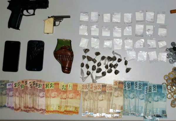 Homem é preso acusado de tráfico de drogas e porte ilegal de arma em Piripá