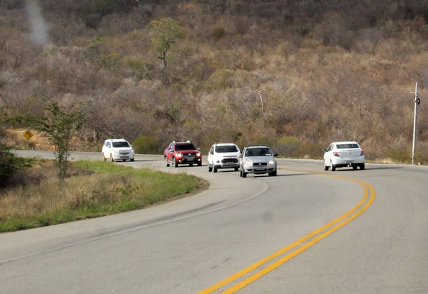 Senado avalia projeto que amplia validade da CNH e regulariza corredor de motos