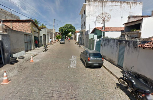 Brumado: Bandido assalta loja de celular com faca em punho