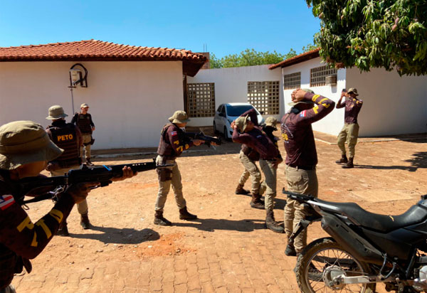 Guarnição PETO da 46a CIPM participa de curso de Instrução Básica de Abordagem Policial
