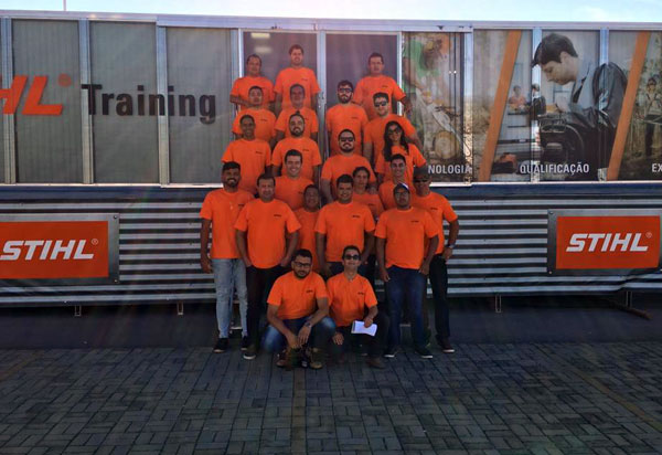 Equipe do Armazém do Criador participou de treinamento para produtos Stihl