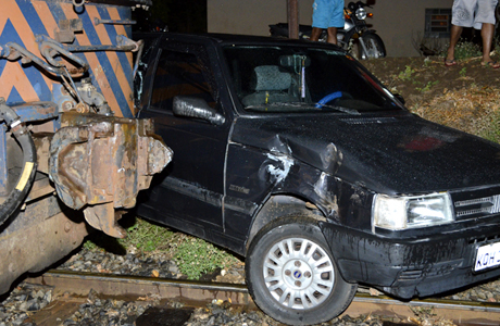 Caculé: Locomotiva se choca em automóvel