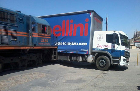 Brumado: Trem colide com caminhão em Linha Férrea na entrada da Magnesita S.A.