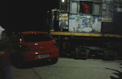 Brumado: Carro e locomotiva colidem na Vila Presidente Vargas