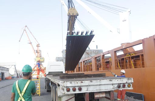 Fotos: Primeiros trilhos da Ferrovia Oeste-Leste chegam ao Porto de Ilhéus