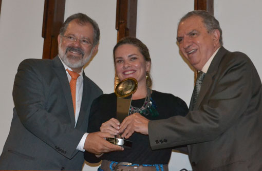 Deputada Ivana Bastos é premiada por assiduidade na Assembleia em 2015