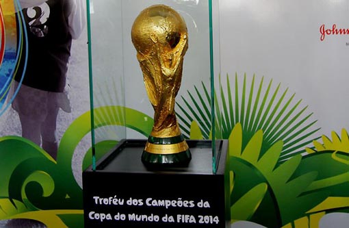 Copa do Mundo: Troféu de 2014 chega ao Brasil depois de rodar o mundo