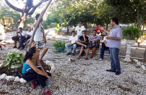 Brumado: Por falta de estrutura no Campus XX da Uneb,  alunos tem aulas fora da sala