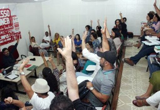 Professores da Uneb aprovam indicativo de greve