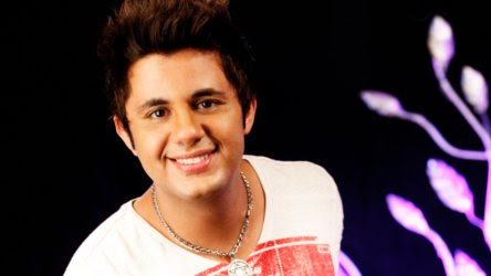 Cantor Cristiano Araújo morre após acidente de carro em GO