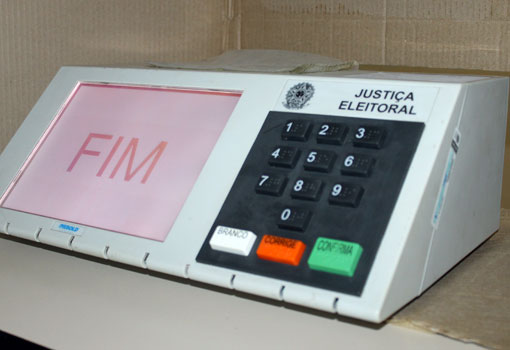 STF mantém aplicação da Ficha Limpa para condenados antes de 2010