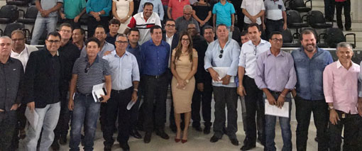 Legislativo brumadense participa de importante encontro de vereadores em Livramento