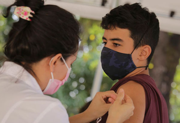 Covid-19: Brasil tem menor média móvel de vítimas desde abril de 2020