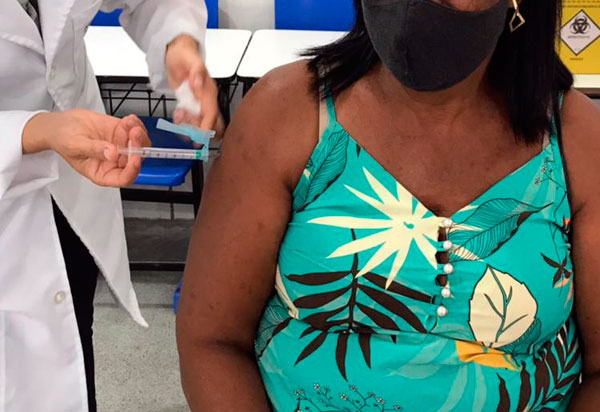 Vacinação para Covid-19 na Bahia passa a ser apenas por critério de idade