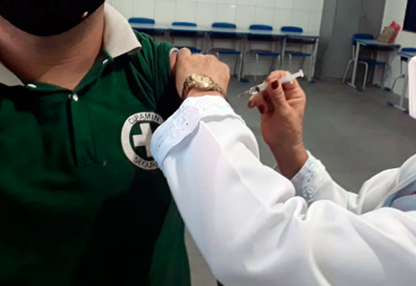 Brumado vacina nesta quarta (07) pessoas com 43 anos de idade e mais, Puérperas e Gestantes