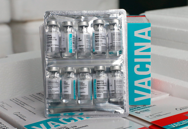 Fiocruz volta a entregar doses da vacina contra covid-19