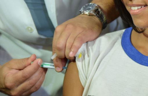 HPV: Ministério diz que reações são normais e garante que vacina é segura