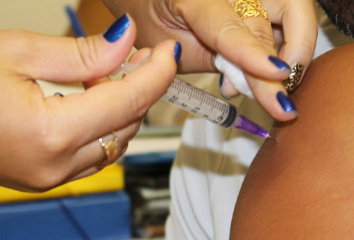 Começa hoje campanha para atualizar caderneta de vacinação