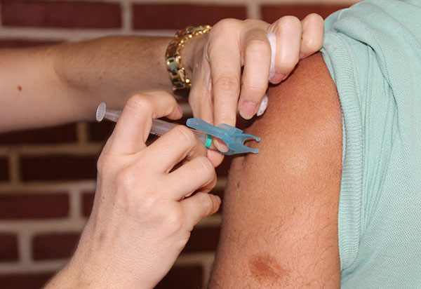 Ministério da Saúde: vacinação poderá começar em 20 de janeiro