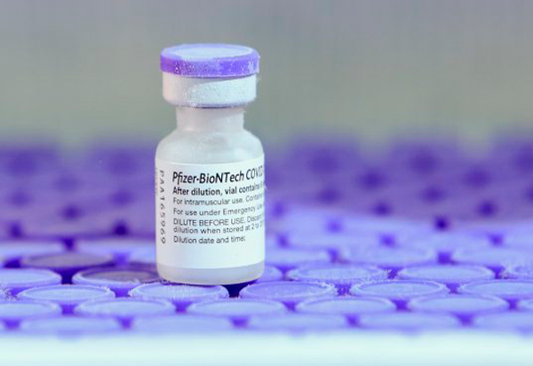 Pfizer assina acordo para fabricar vacina contra covid-19 no Brasil