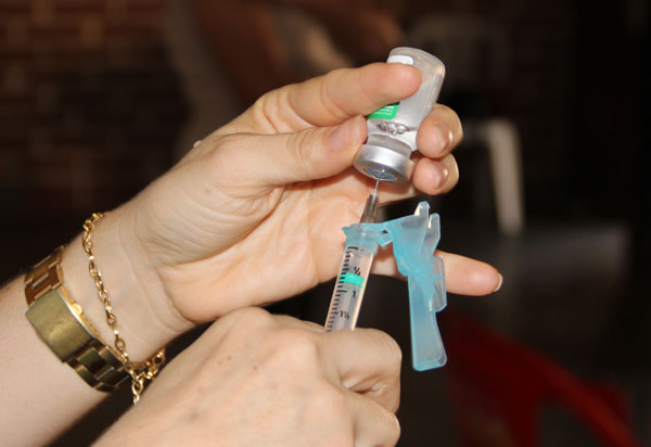 Anvisa cria comissão para avaliar registro e autorização de vacinas