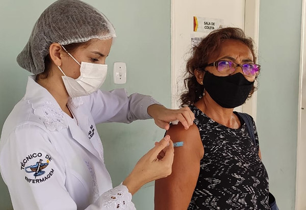 Bahia: Profissionais da Educação começam a receber a primeira dose da vacina contra o Coronavírus