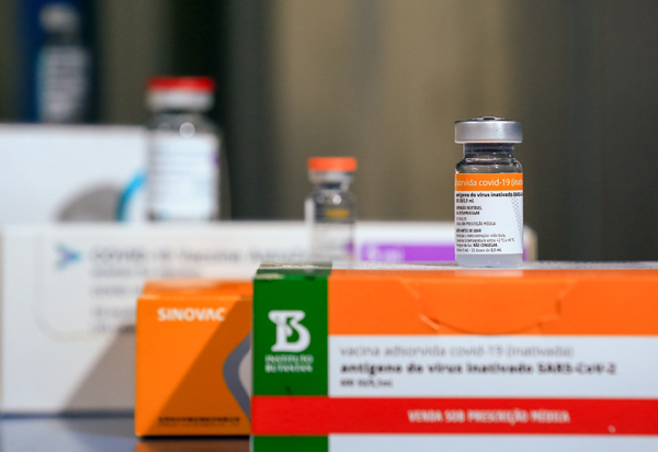 Bahia recebe mais 222.300 doses de vacinas em duas remessas na manhã desta quinta