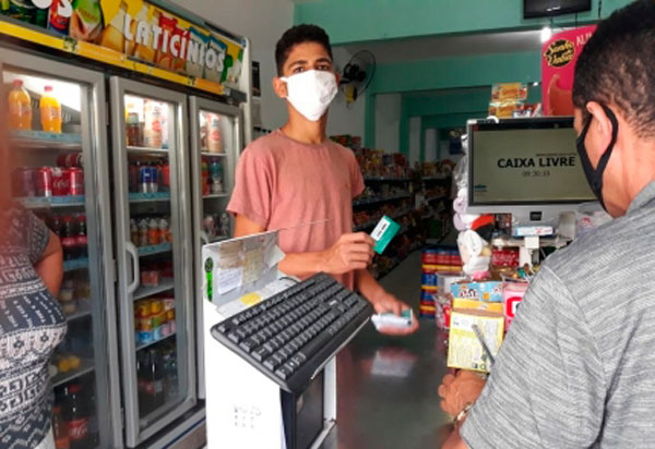 Estudantes da rede estadual recebem novo crédito do programa Vale-alimentação nesta quinta-feira (15)