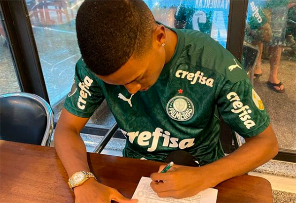 Brumado: Jovem Vanderlan Barbosa renova contrato com o Palmeiras