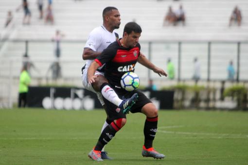 Vitória supera Vasco no Rio no dia do Aniversário de 119 anos