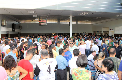 Sob forte comoção, brumadenses se despedem de Charlinho e Sapinho