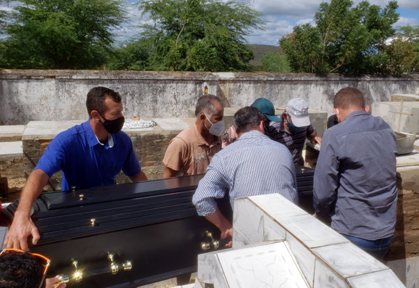 Brumadenses se despedem de José Carlos de Jonas