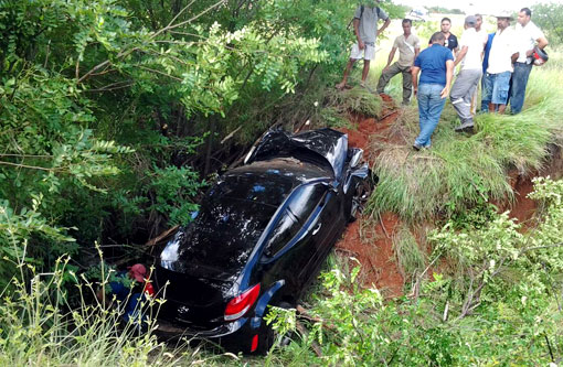 Brumado: Motorista perde controle da direção e veículo cai em barranco na BR-030