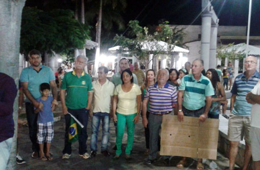 Brumado: Protesto contra a corrupção, PT e governo Dilma Rousseff não atraiu muitos manifestantes
