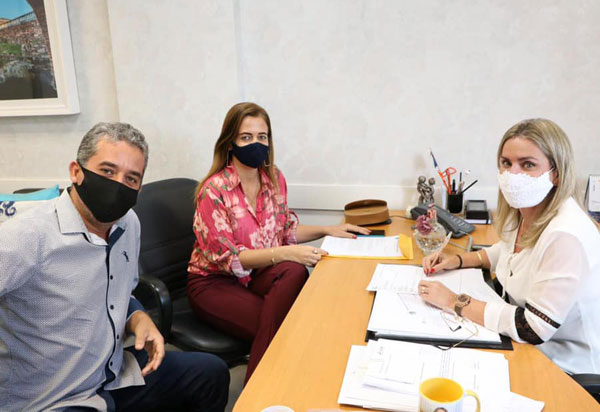 Deputada e vereadora pedem sinal de celular e apoio aos professores de Sebastião Laranjeiras