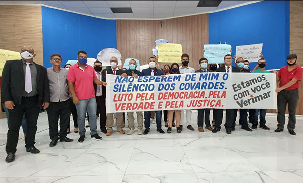 Brumado: Vereadora Verimar do Sindicato recebe apoio de vereadores e correligionários durante sessão