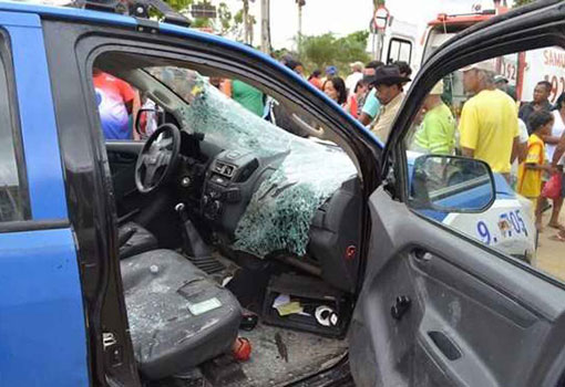 Bahia: Homem surta e destrói viatura da Polícia Militar