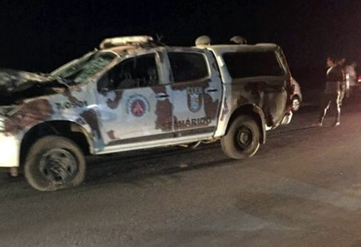 Após colisão de moto contra viatura da CIPE, pai e filho morrem na Bahia